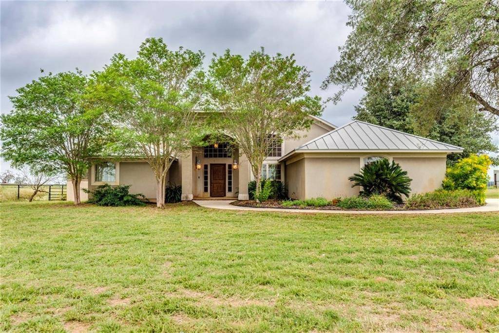 2813 CR 421, Stockdale, TX 78160