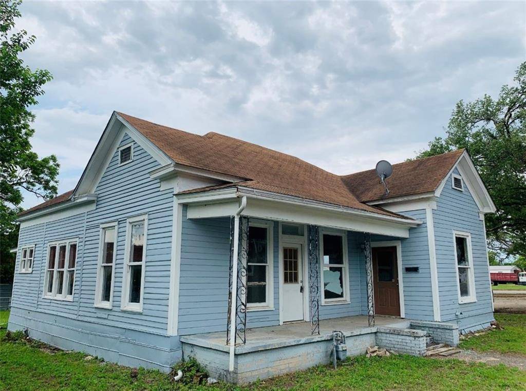 107 S Crockett Ave, Cameron, TX 76520
