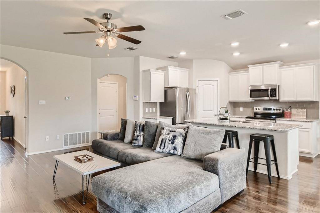 129 Hematite LN, Jarrell, TX 76537