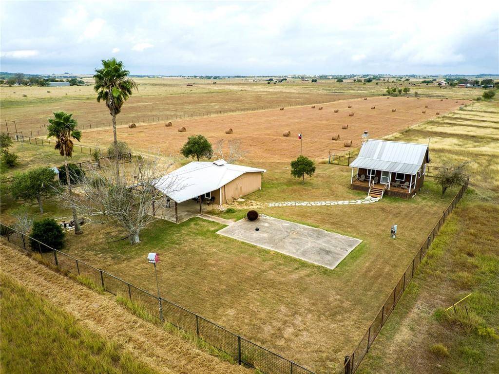 1079 CR 260A, Moulton, TX 77975