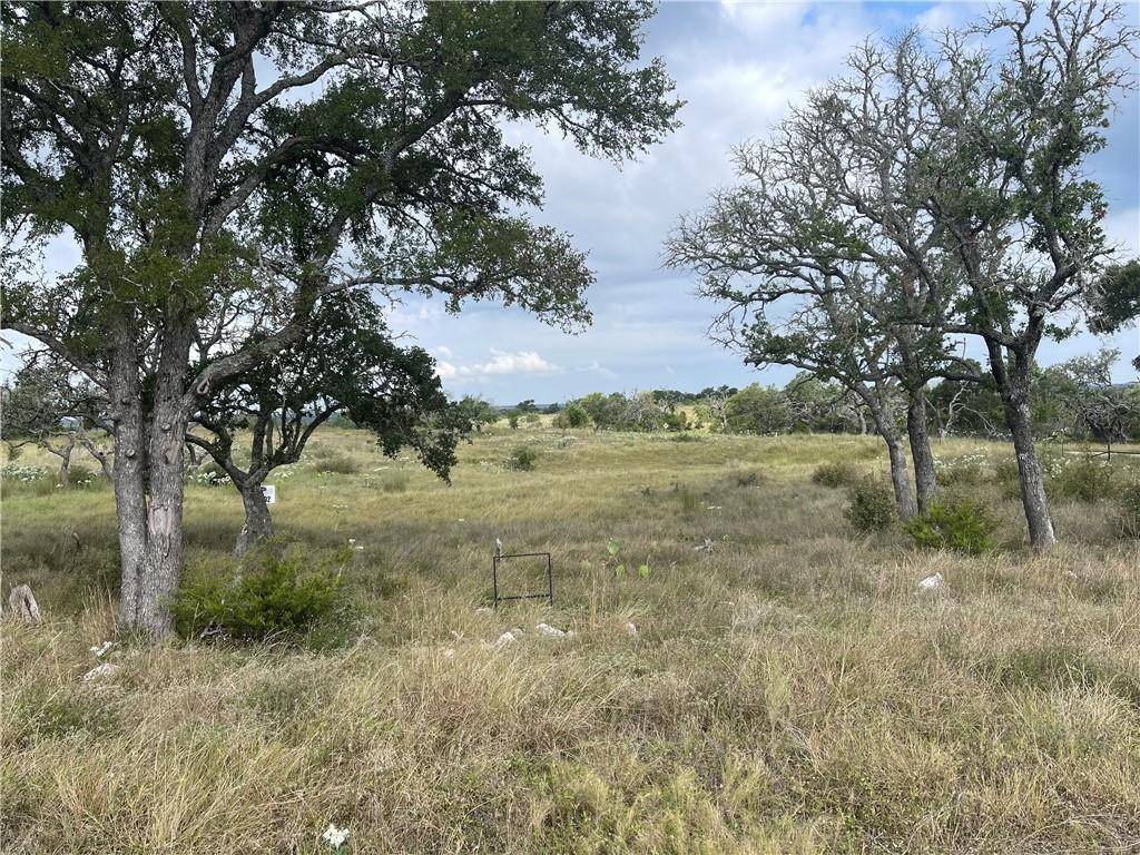 92 Axis CIR, Fredericksburg, TX 78624