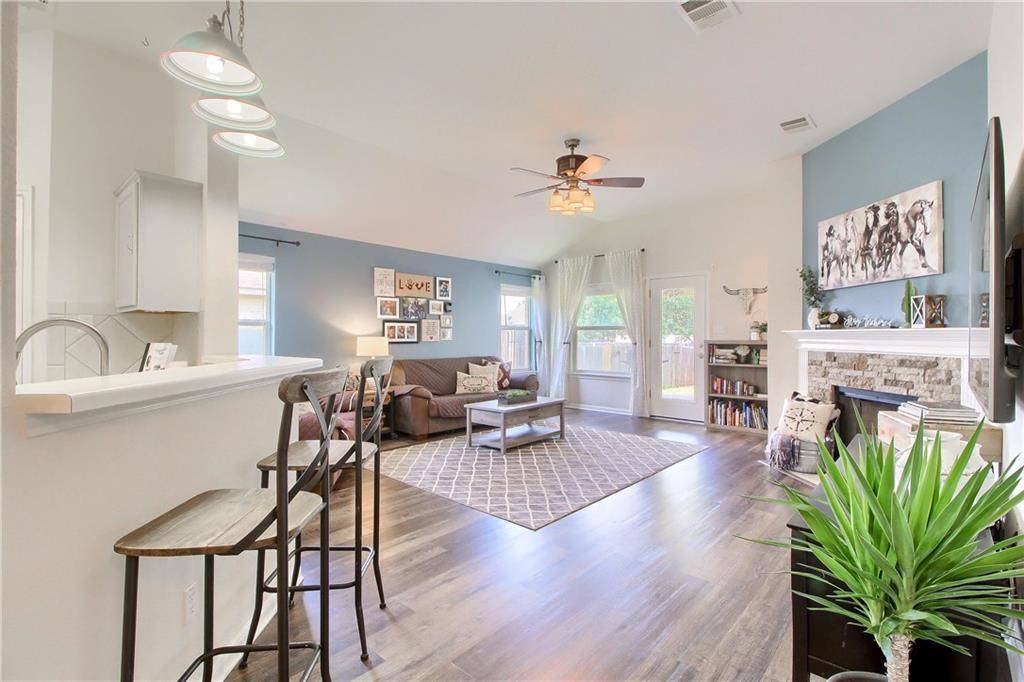 107 Hanstrom DR, Hutto, TX 78634