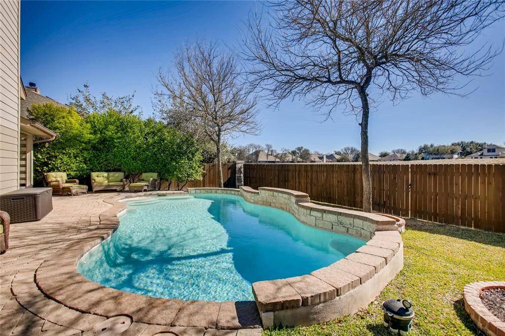 1132 Oyster CRK, Buda, TX 78610