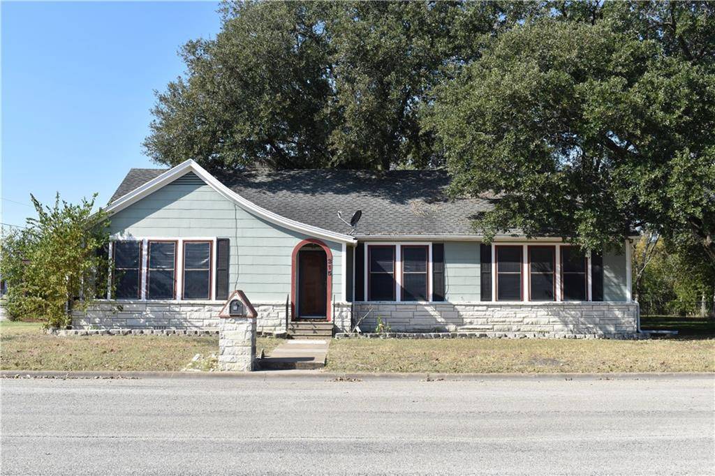 315 N Madison ST, Giddings, TX 78942