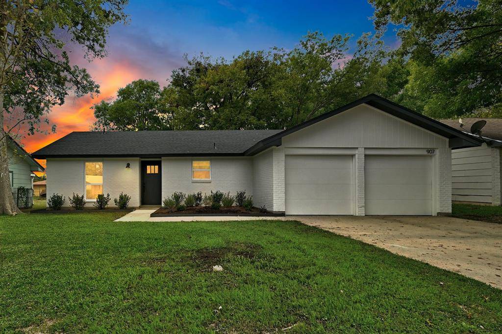 907 Chiswick DR, Austin, TX 78753