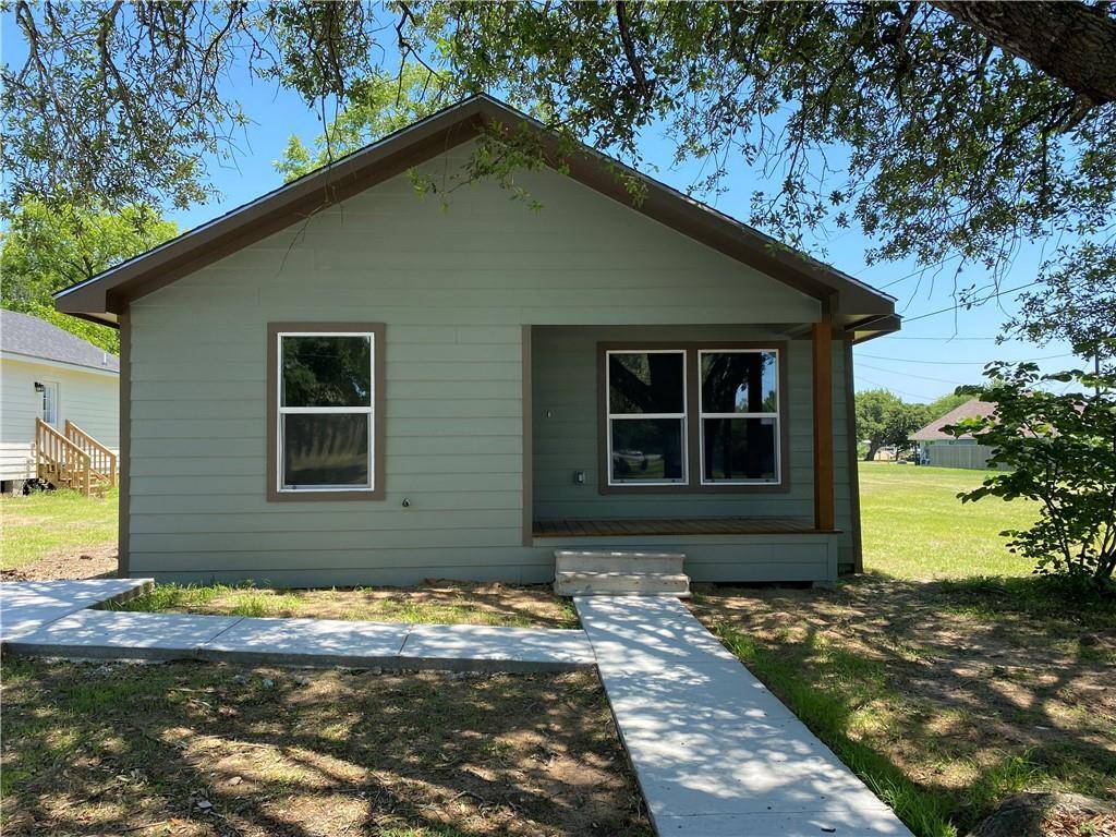 688 S Leon ST, Giddings, TX 78942