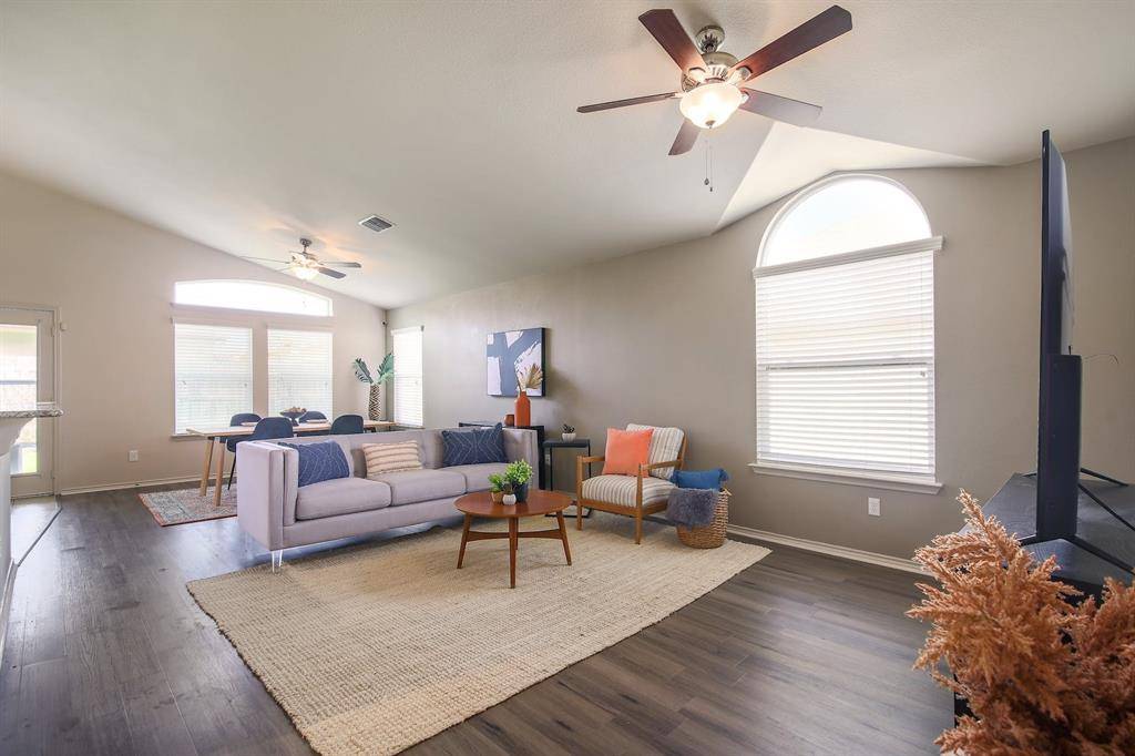 113 Flower Smith LN, Jarrell, TX 76537