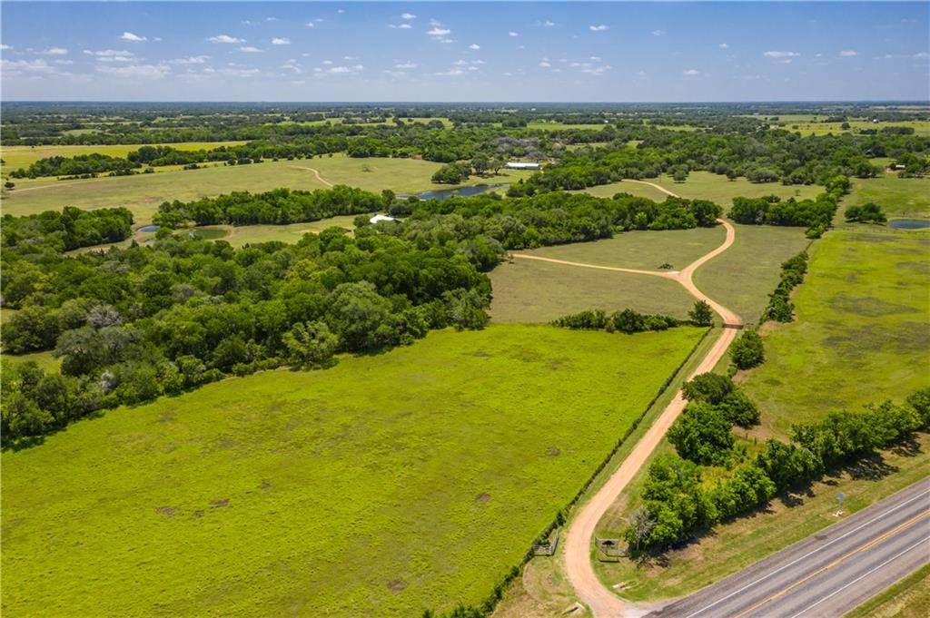 8293 U.S. 77, Hallettsville, TX 77964