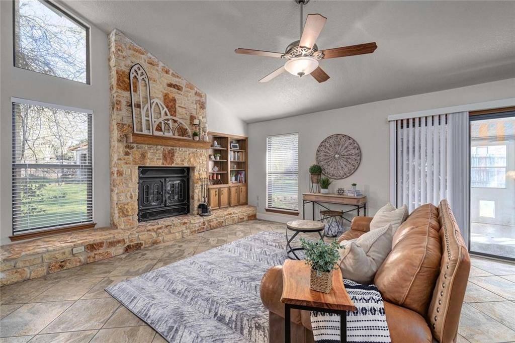 201 Caracara DR, Buda, TX 78610