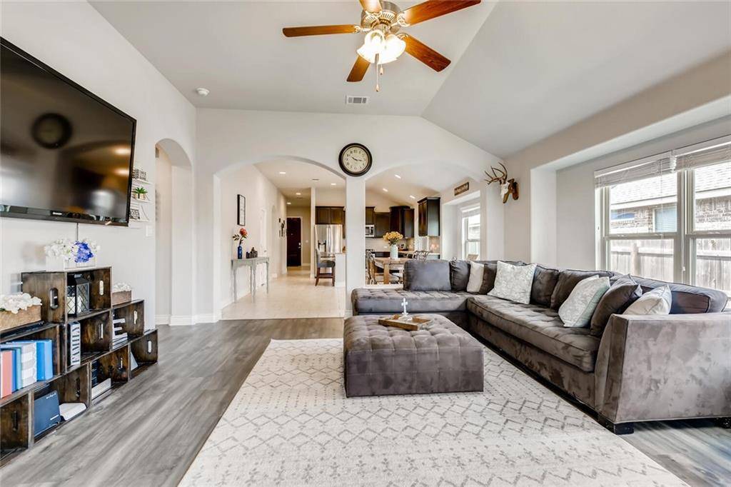 144 Summer Vista DR, Buda, TX 78610