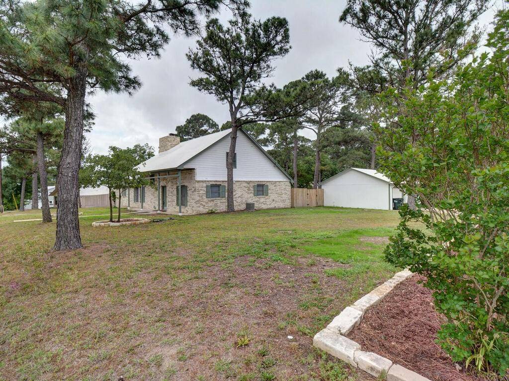 208 Kona DR, Bastrop, TX 78602