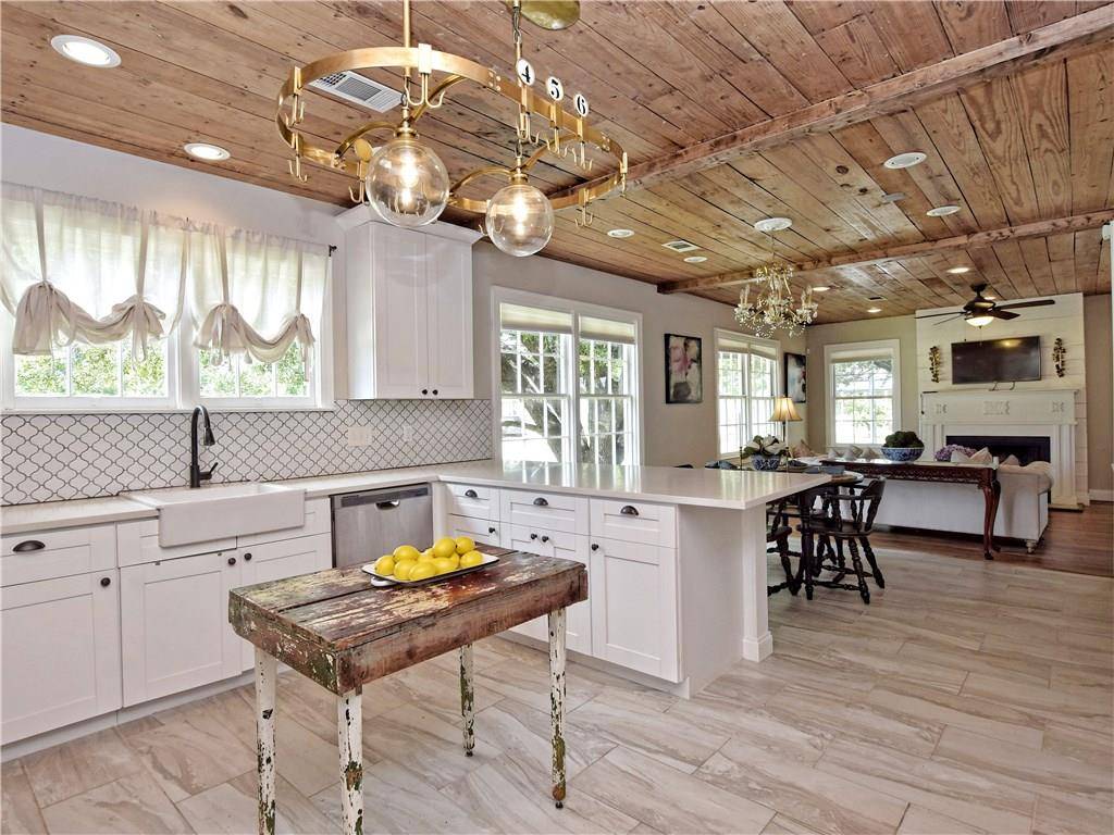721 Davis ST, Taylor, TX 76574