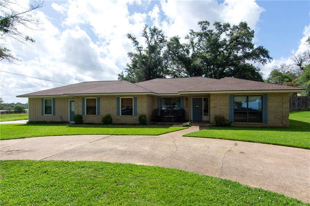 1901 Mistletoe LN, Rockdale, TX 76567