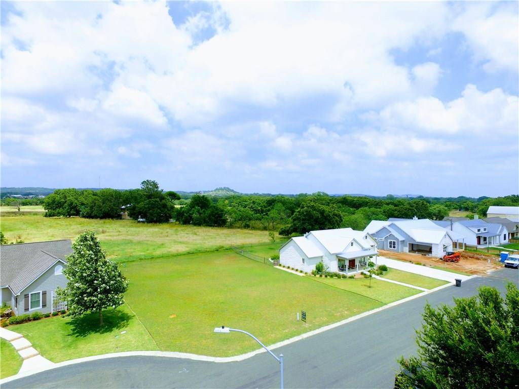 922 Laurel LN, Fredericksburg, TX 78624
