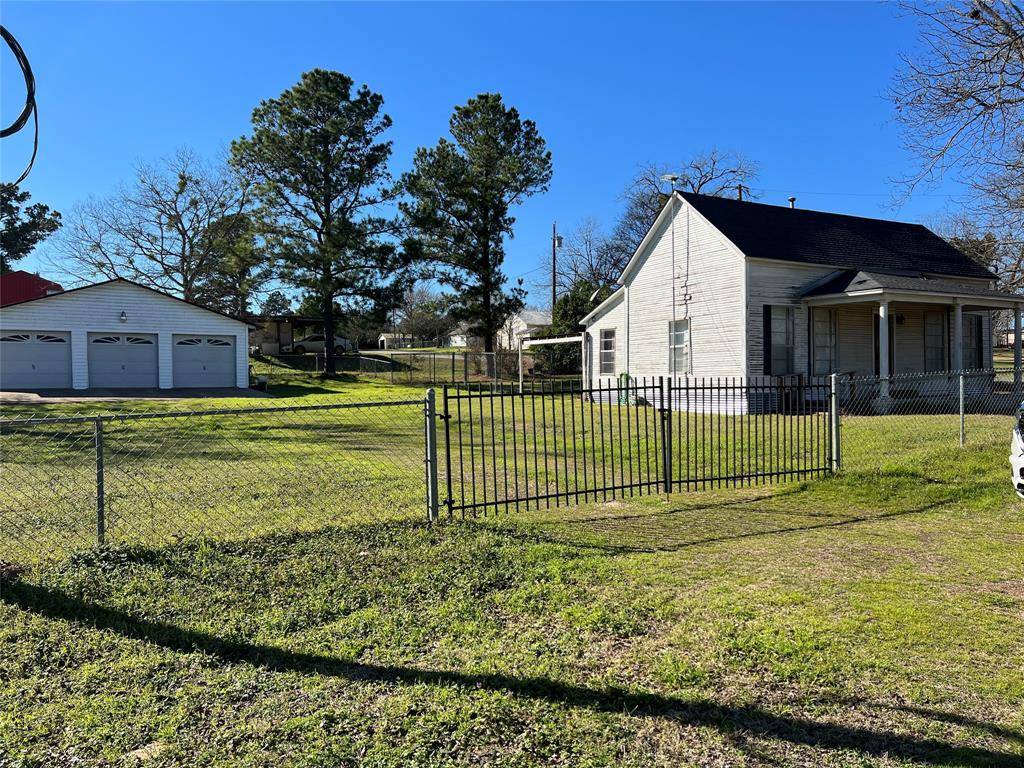 302 8th ST, Milano, TX 76556