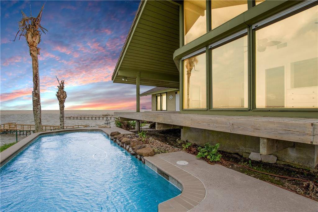 5 Villa Del Mar, Port Lavaca, TX 77979