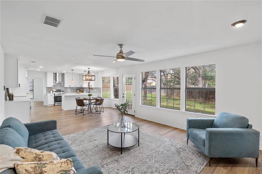 300 Larkspur LN, Buda, TX 78610