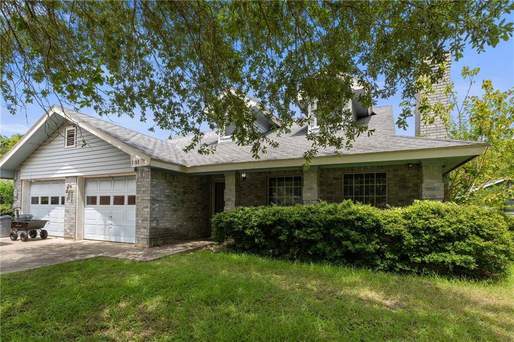 2100 Lark LN, Taylor, TX 76574