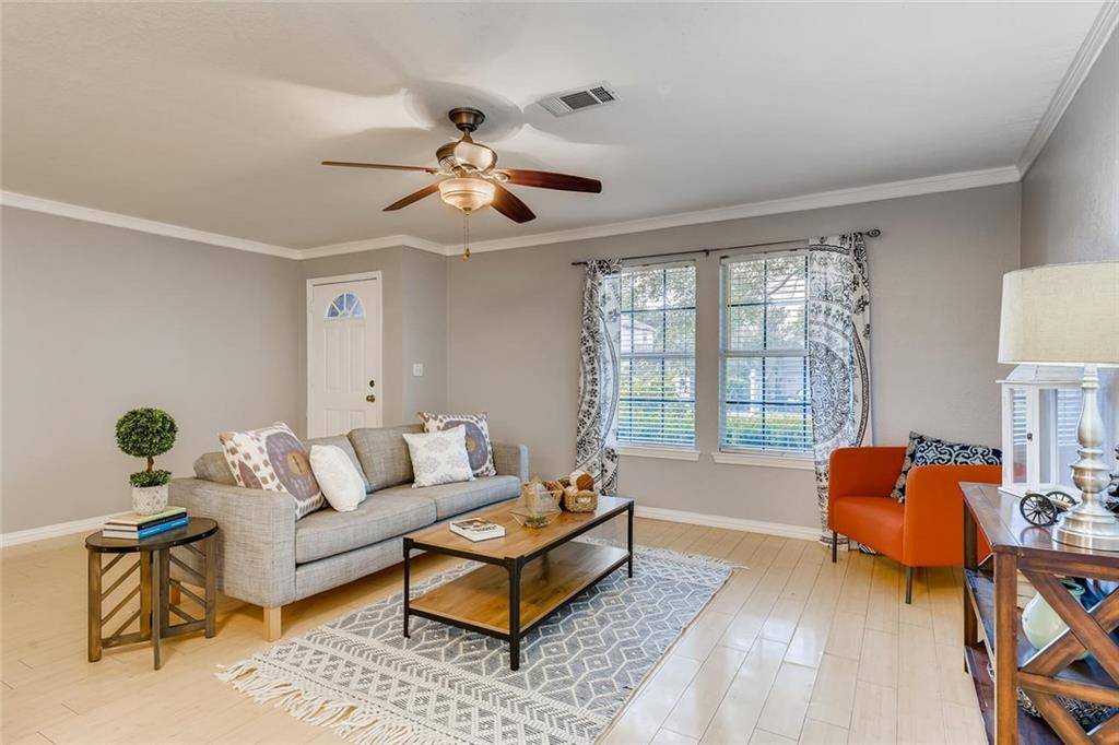 113 Johnny Hall DR, Kyle, TX 78640