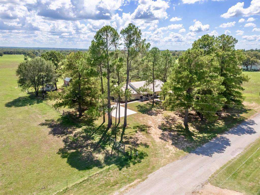 1099 W CR 415, Lexington, TX 78947