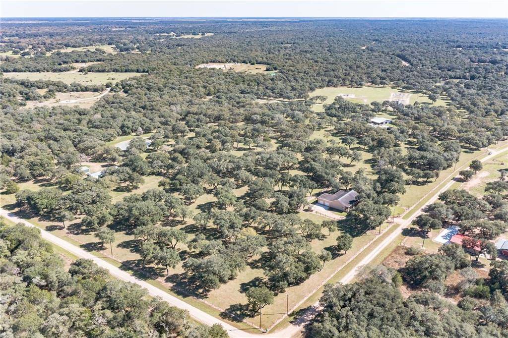97 Private Road 1052, Hallettsville, TX 77964