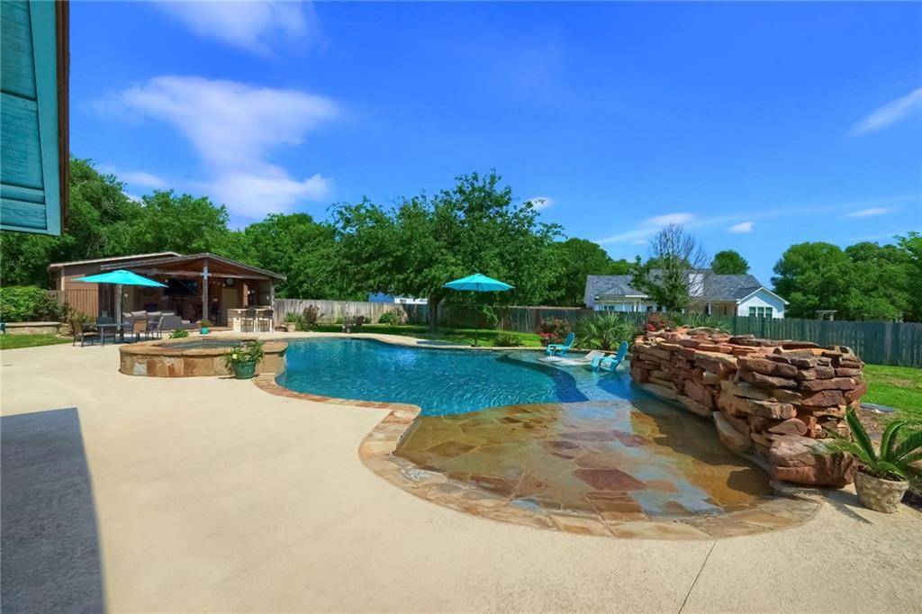110 Spring BR, Bastrop, TX 78602