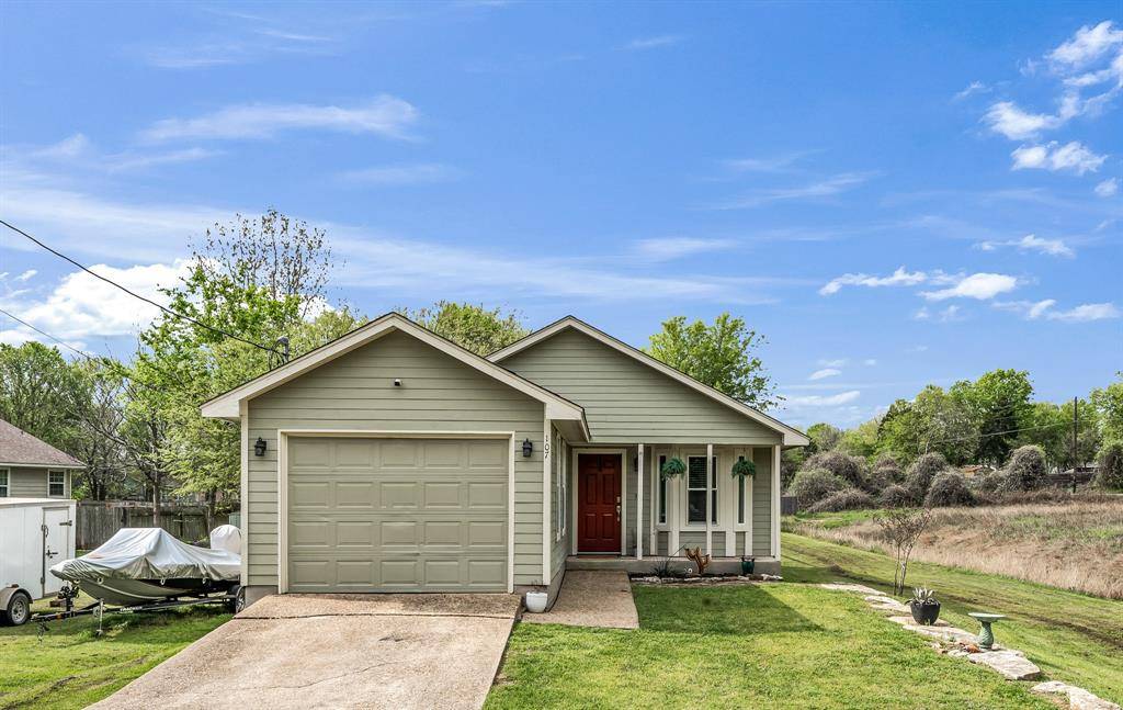 107 Hawea LN, Bastrop, TX 78602
