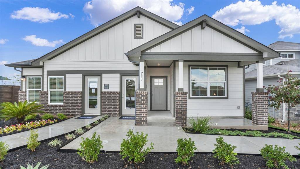 203 Lavaca River LN, Hutto, TX 78634