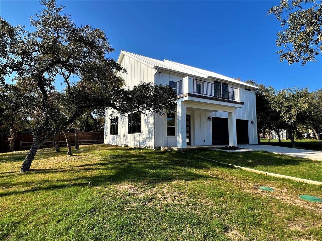 1104 Edgewater DR, Spicewood, TX 78669