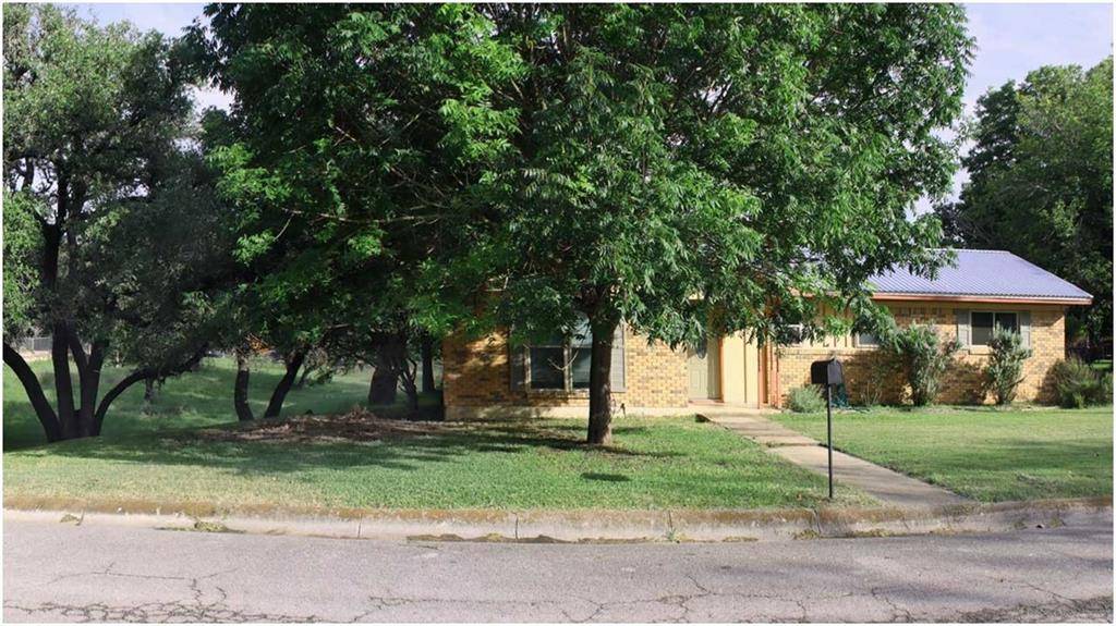 8 Lively LN, Lampasas, TX 76550