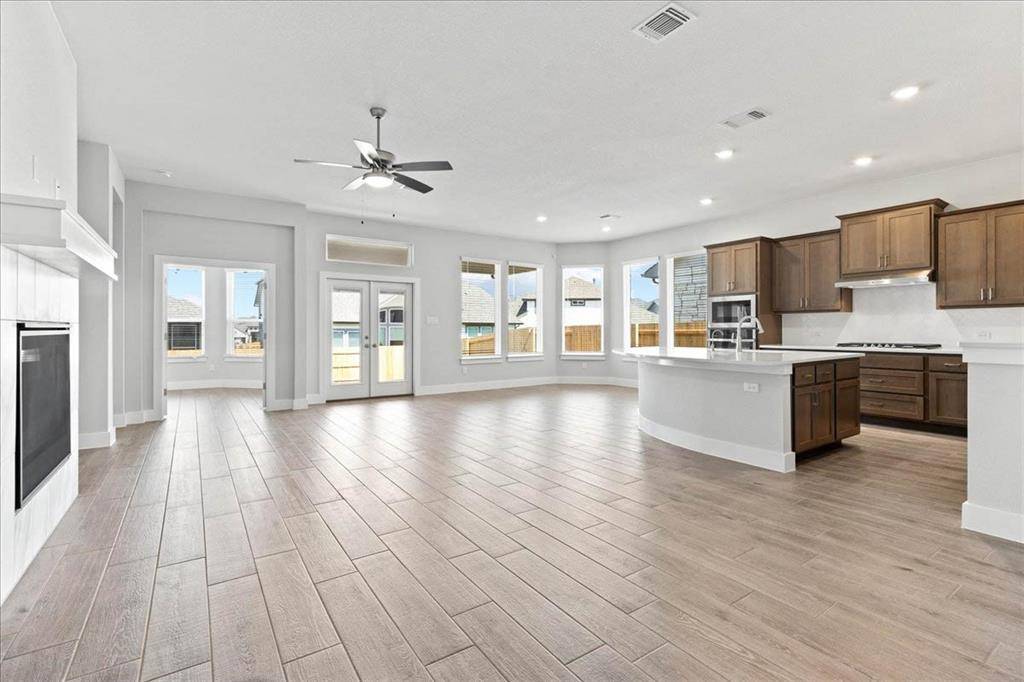 607 Wild Pecan LOOP, Buda, TX 78610