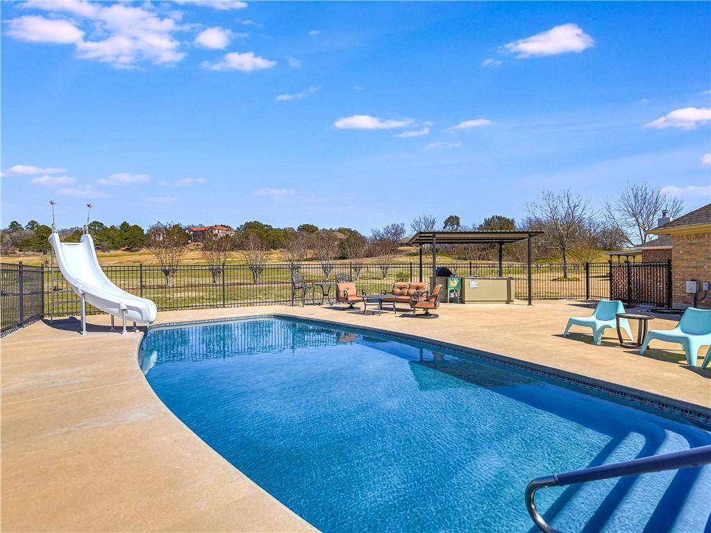125 Fairway CT, Bastrop, TX 78602