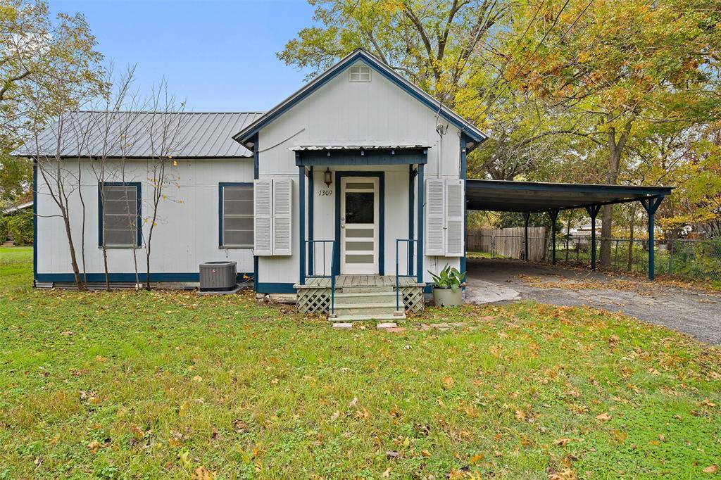1309 Victoria ST, Taylor, TX 76574