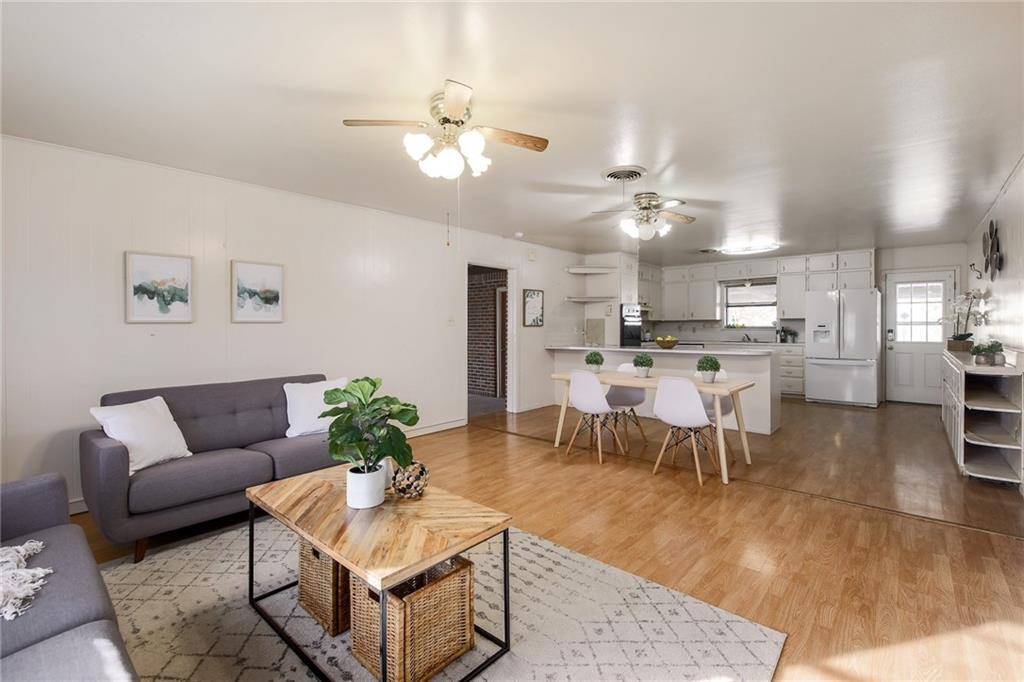 201 E Wheeler ST, Manor, TX 78653