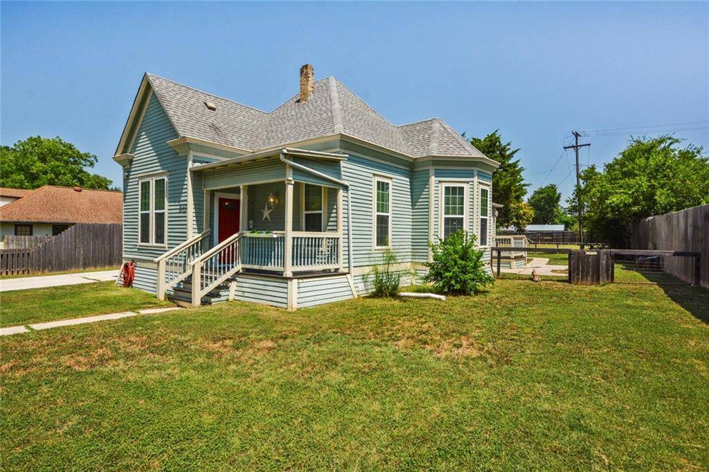 1012 W 7th ST, Taylor, TX 76574