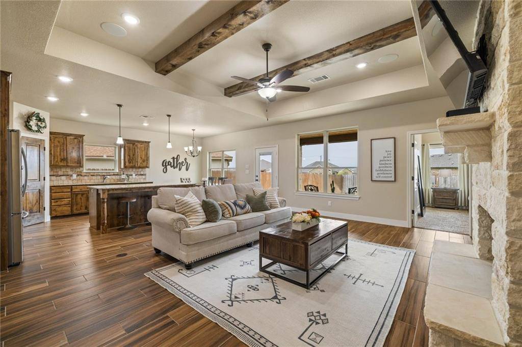 212 Terry Meadow LN, Jarrell, TX 76537