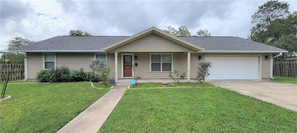 814 N Ave G, Shiner, TX 77984