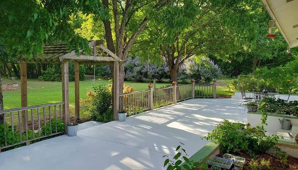 151 Lemens CIR, Hutto, TX 78634