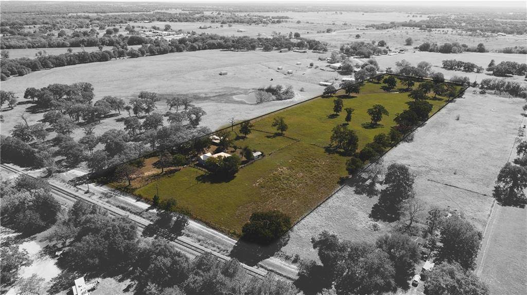 1422 E Cameron Ave, Rockdale, TX 76567