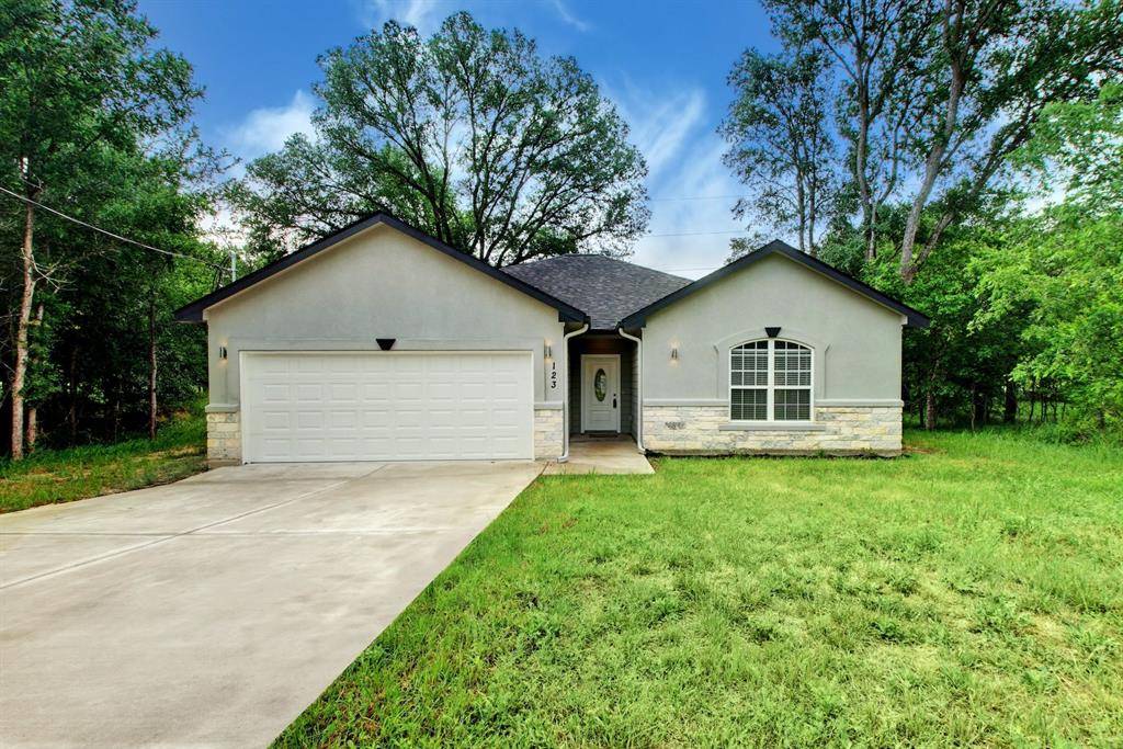 123 E Maunalua DR, Bastrop, TX 78602