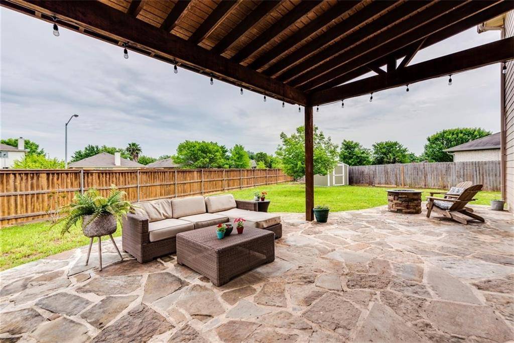 220 Lucky Clover LN, Hutto, TX 78634