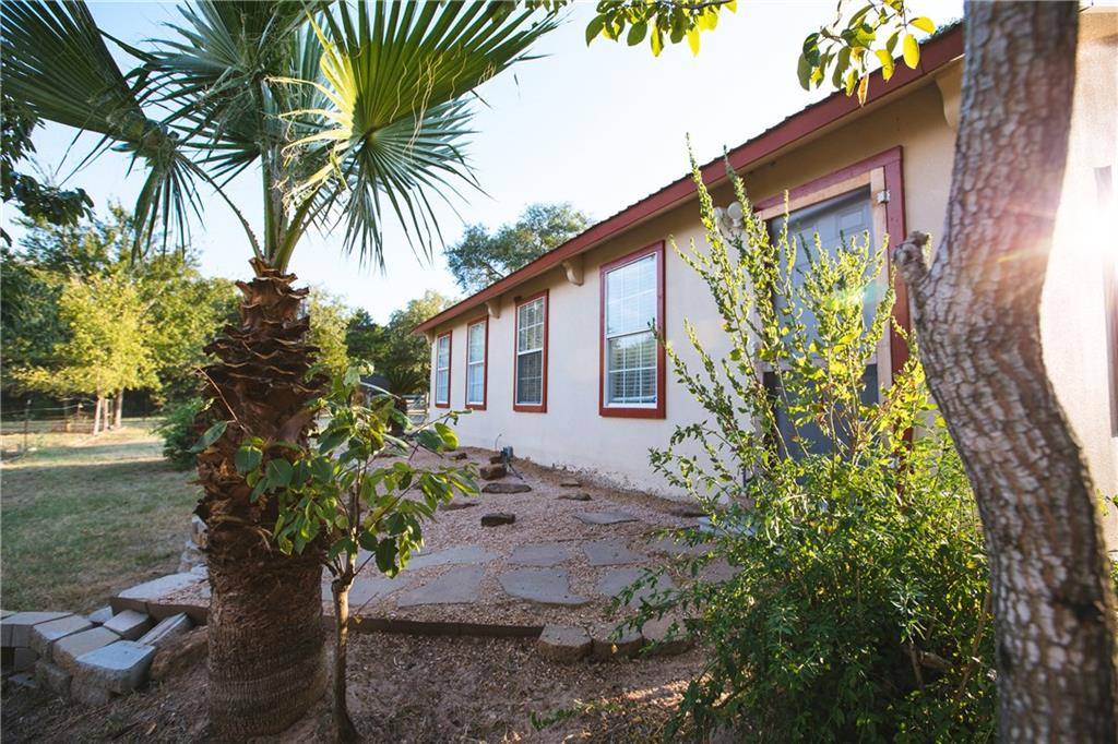 1797 County Road C, Lexington, TX 78947