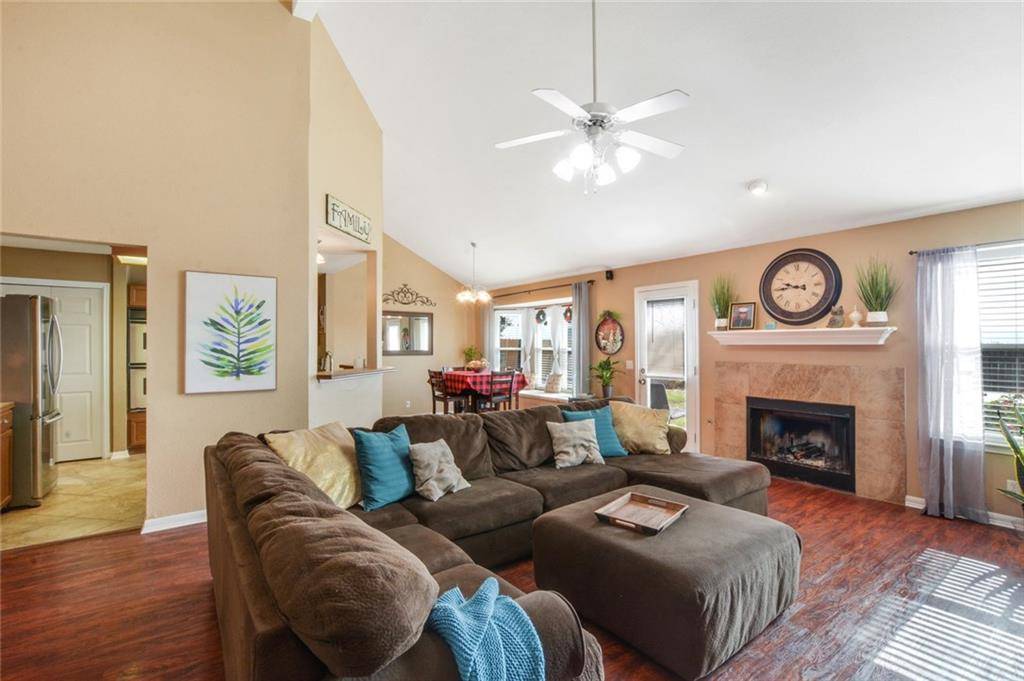 102 Mockingbird CV, Hutto, TX 78634