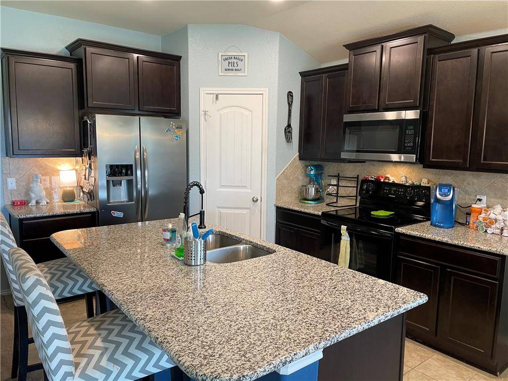 308 Serpentine LN, Jarrell, TX 76537
