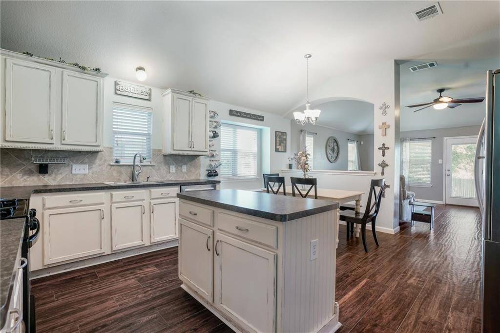 1917 Amberwood LOOP, Kyle, TX 78640