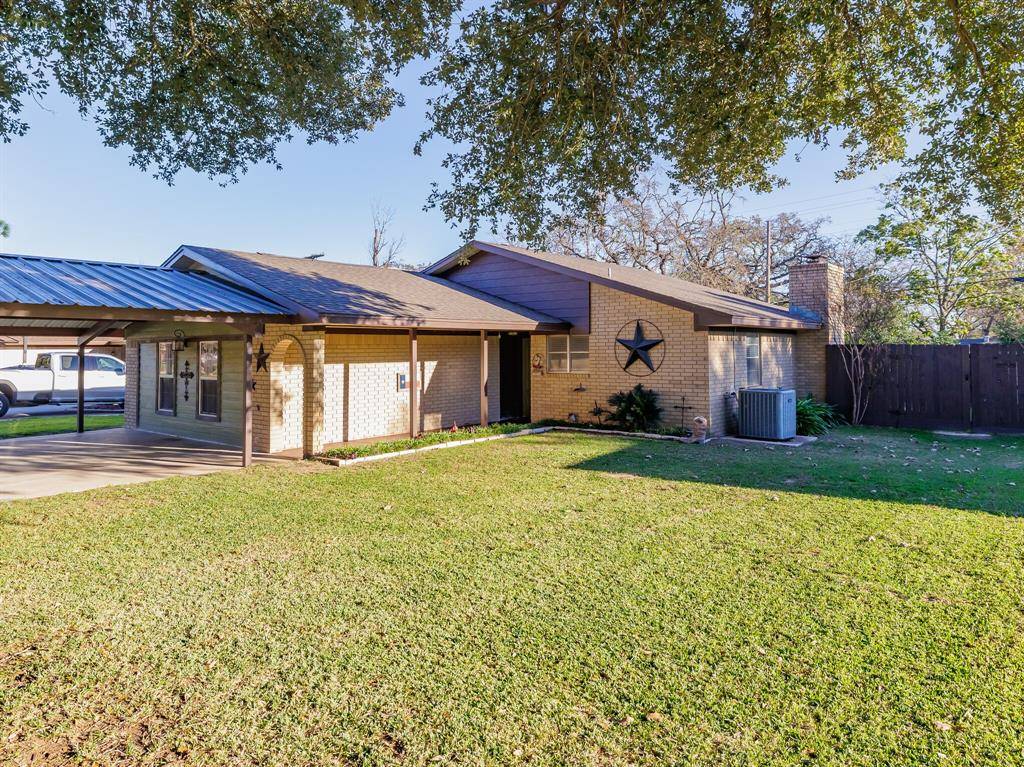 1603 Alcoa Ave, Rockdale, TX 76567