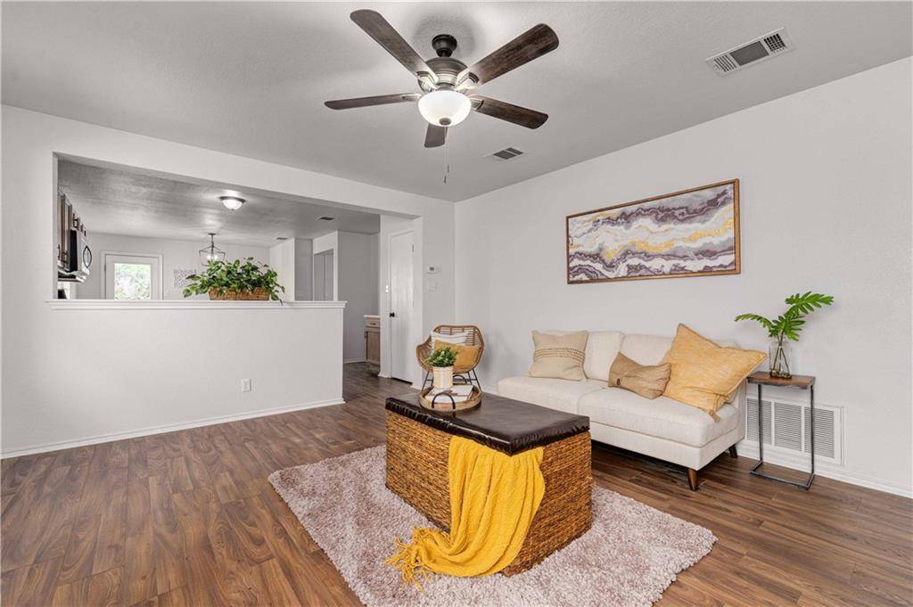 267 Jack Rabbit LN, Buda, TX 78610