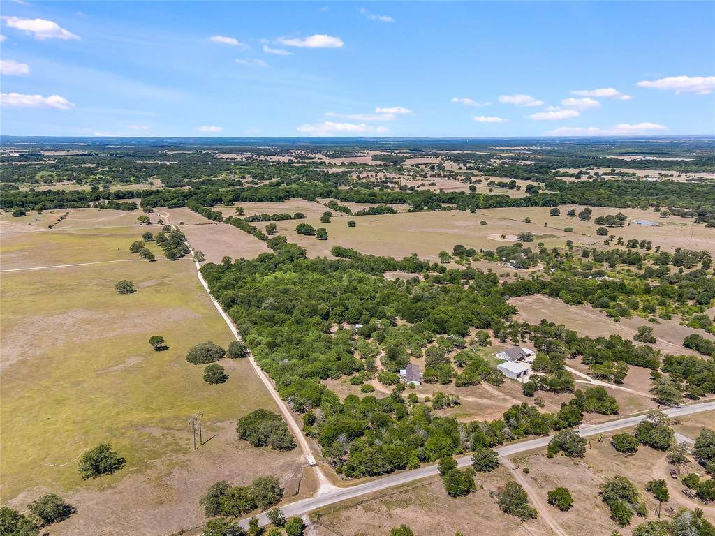 2106 Oak Grove RD, Luling, TX 78648