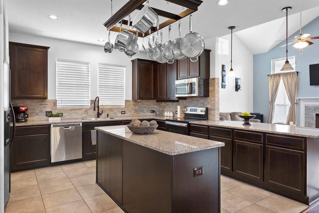 155 Plantain DR, Hutto, TX 78634