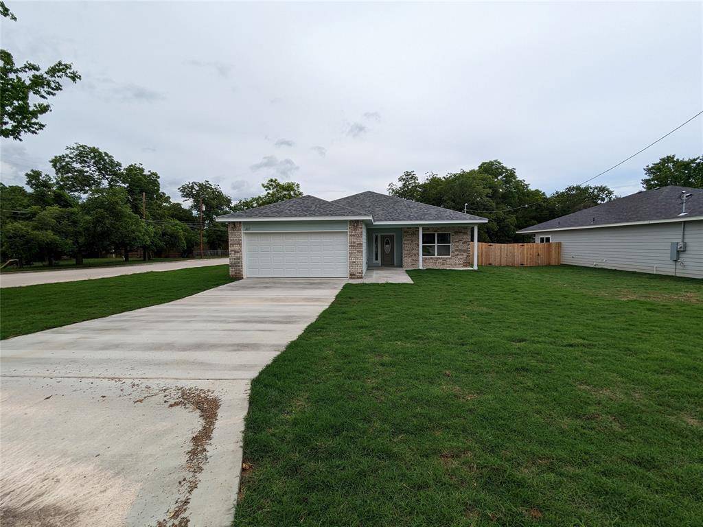 207 N Race ST, Lampasas, TX 76550